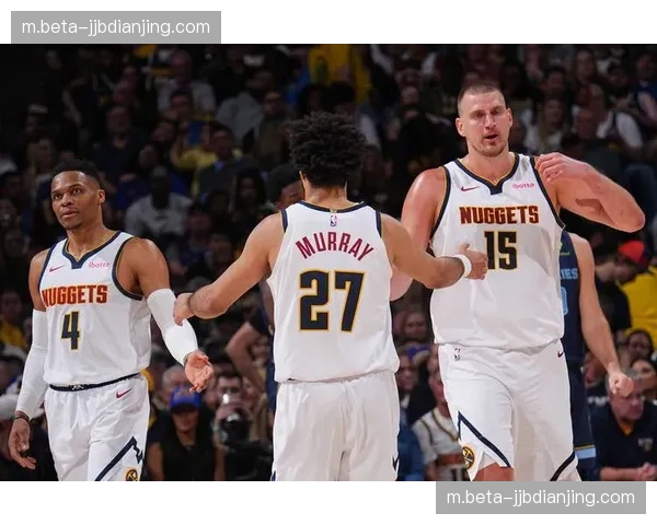 约基奇场均三双数据稳定 掘金进攻体系运转依旧流畅 约基奇场均三双数据稳定 掘金进攻体系运转依旧流畅