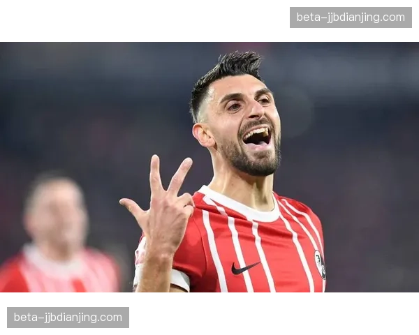 弗赖堡小快灵进攻风格，中场高效运转发起快速反击